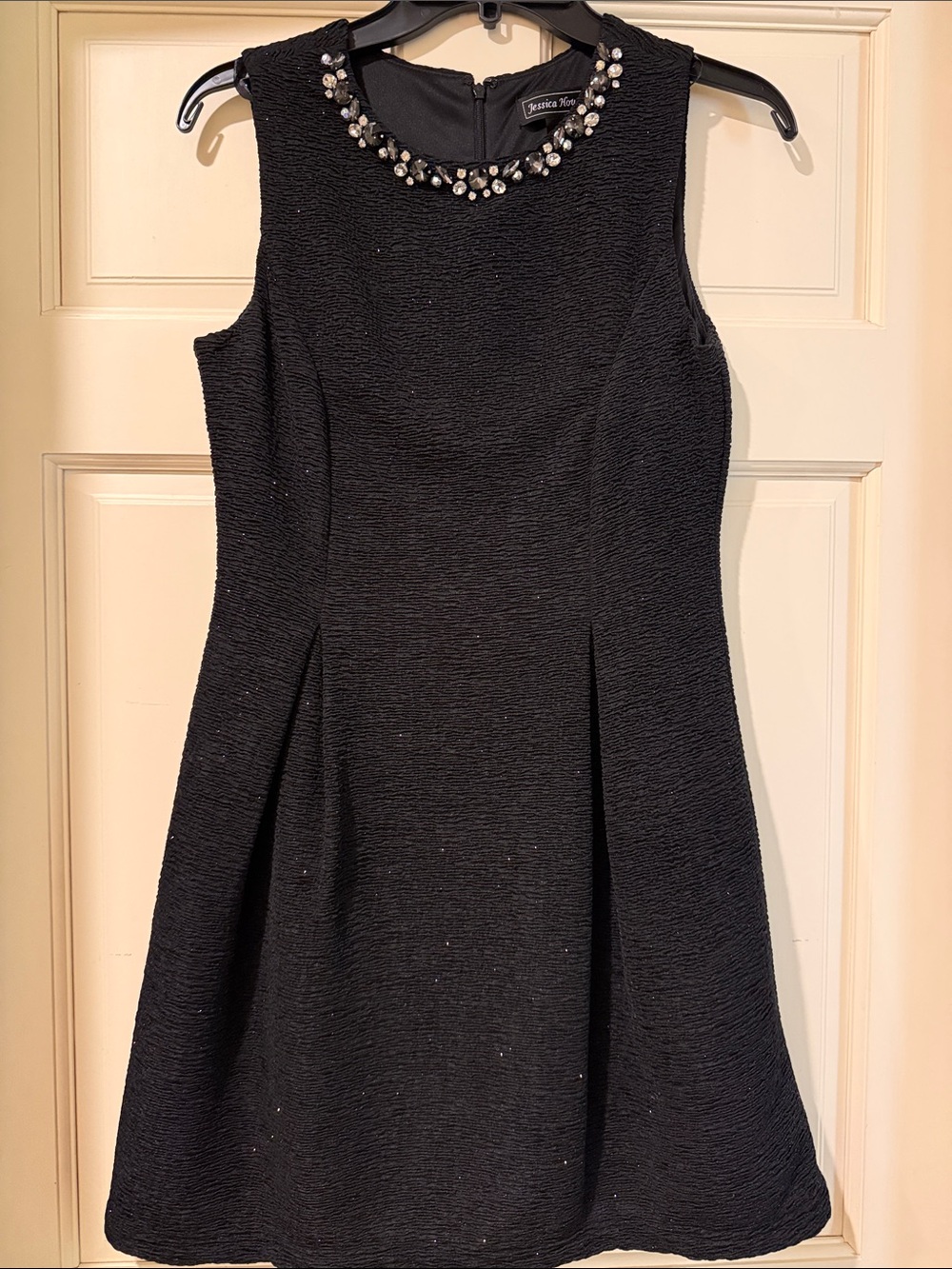 Jessica Howard Black Sleeveless Jewel-Neck A-Line Dress